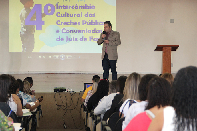 Portal de Not�cias PJF | 4� Interc�mbio Cultural das Creches P�blicas e Conveniadas re�ne cerca de 800 funcion�rios para troca de experi�ncias | SE - 12/9/2014